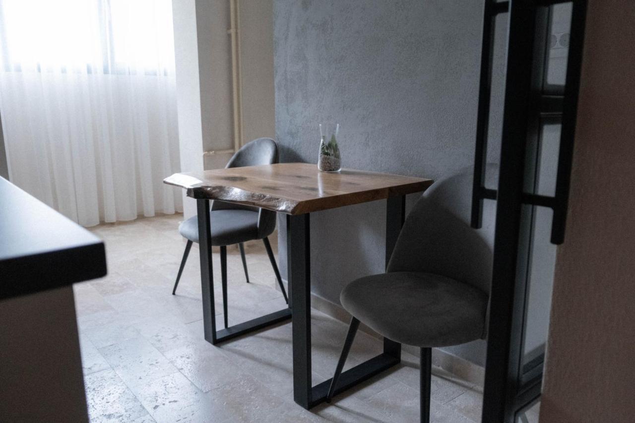 Cosy 2 Rooms Apartment In The Center Of The City Bucureşti Ngoại thất bức ảnh