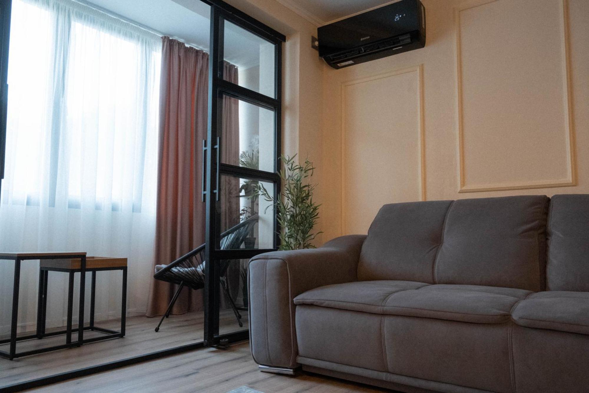 Cosy 2 Rooms Apartment In The Center Of The City Bucureşti Ngoại thất bức ảnh